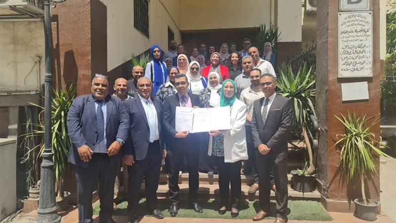 صيدلة القاهرة تحصل على تجديد شهادتى الأيزو للجودة