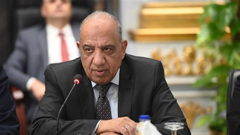 المهندس محمود عصمت وزير الكهرباء
