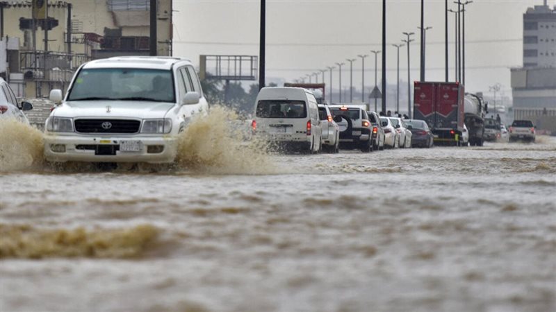 أمطار غزيرة تضرب السعودية 