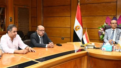 رئيس جامعة أسيوط يبحث مع وكيل الصحة تطوير منظومة علاج الأورام