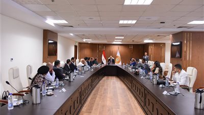 وزير العمل يعقد إجتماعًا مع مُمثلي شركات توصيل 