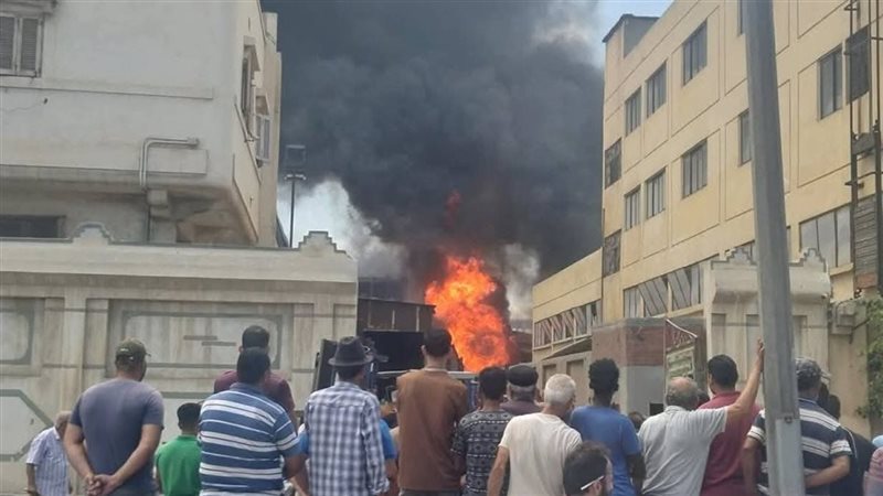 اندلاع حريق هائل بمصنع بالمنطقة الصناعية في دمياط 