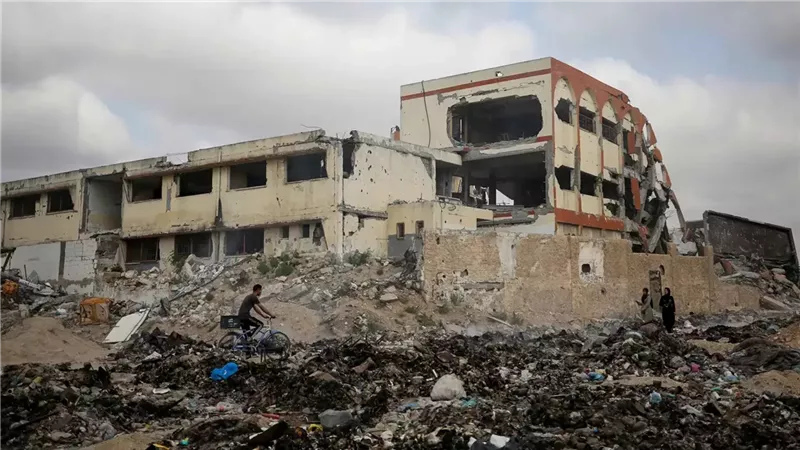 مؤسسة تعليمية دمرتها الحرب في غزة 