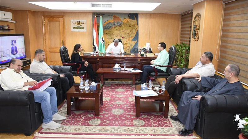 محافظ الفيوم يلتقى بالنواب