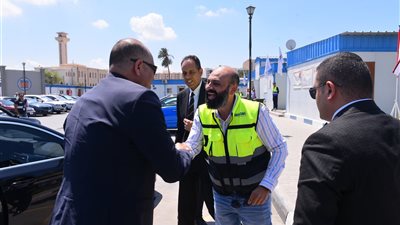 وزير العمل يزور موقع النحاس للمترو الجديد التابع لشركة اوراسكوم بالإسكندرية