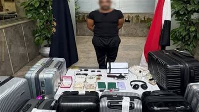 القبض على قائد سيارة بتهمة سرقة 9 حقائب من أجنبيتين بالتجمع
