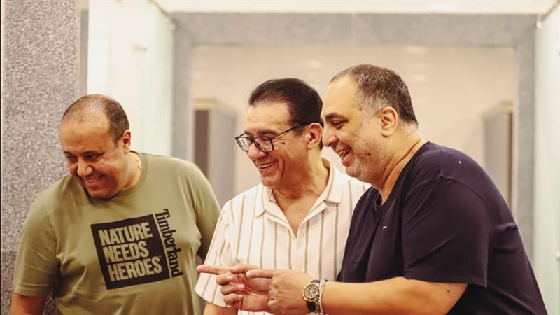 مدحت شلبي خلال زيارته مقر مودرن سبورت