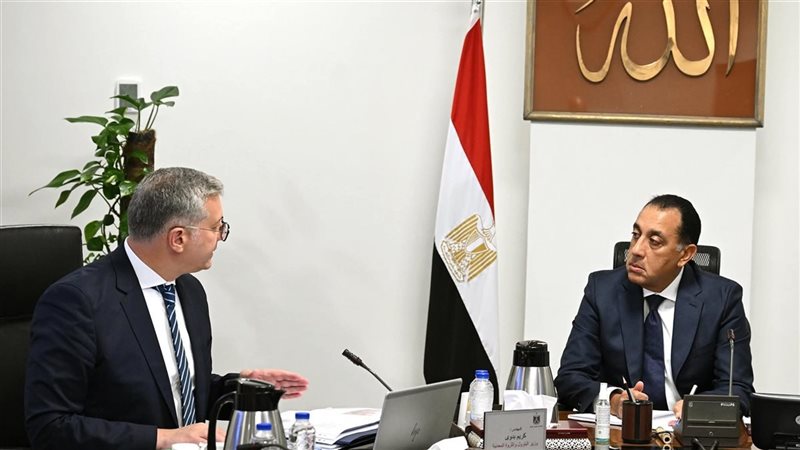 رئيس الوزراء ووزير البترول 