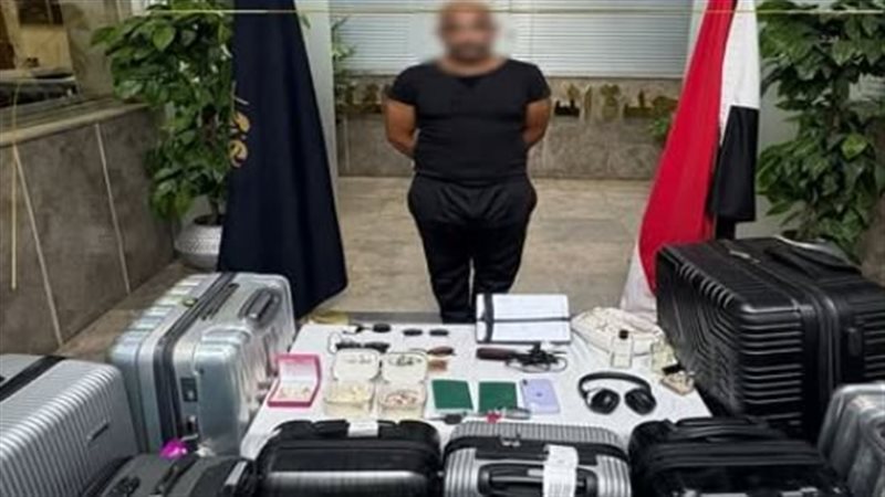 السائق المتهم بسرقة 9 حقائب من أجنبيتين بالتجمع