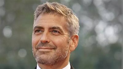 جورج كلوني يخطف الأضواء في مهرجان فينيسيا بفيلم Jay Kelly وسط أزمة صحية  