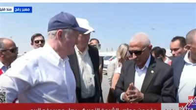 محافظ شمال سيناء للوفد الأمريكي: الأغذية تتلف بسبب منع الاحتلال دخولها لغزة