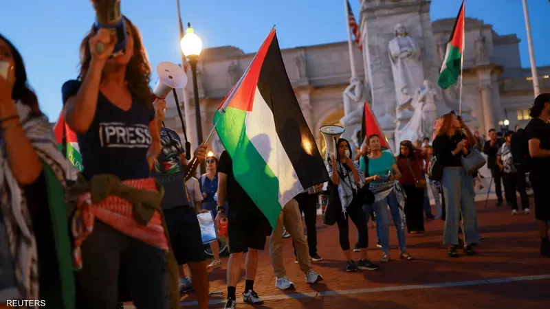 الكثير من الأمريكيين يتعاطفون في الفلسطينيين وفق الاستطلاع