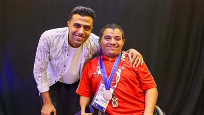 يوسف محمد بطل السباحة الخارق في ضيافة «الجمهور»