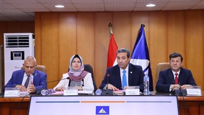 محافظ دمياط يناقش استعدادات العام الدراسي الجديد لتوفير بيئة سليمة للطلاب