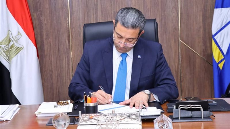 الدكتور أيمن الشهابي محافظ دمياط 