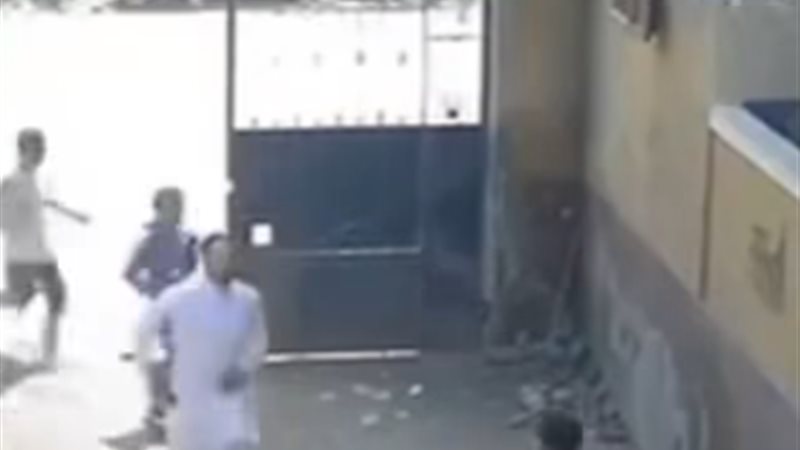تعدى شخص على أخر 