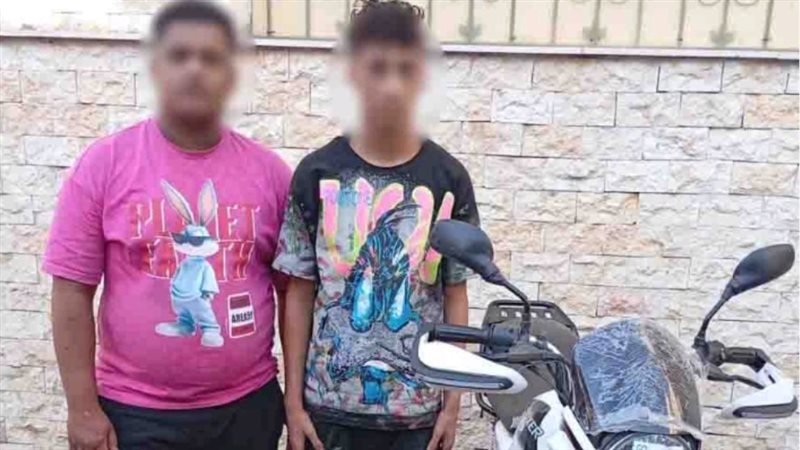 المتهمان عقب ضبطهما 