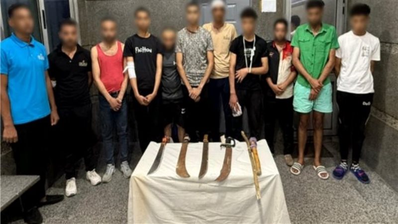 المتهمون عقب ضبطهم 