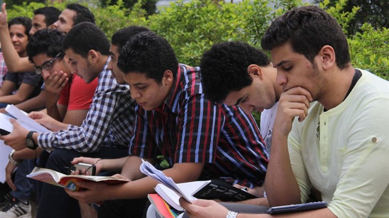 طلاب الثانوية 