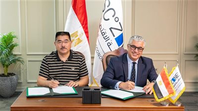 استثمارات بـ8 ملايين دولار.. «جمال الدين» يوقع عقد مصنع ملابس باقتصادية السويس | انفوجراف