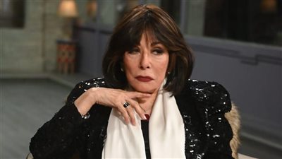 لبنى عبد العزيز ضيفة 