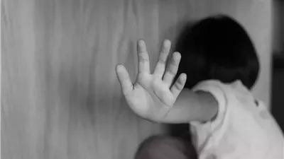 بمساعدة والدتها.. عشيق ينهي حياه طفلة والسبب صادم 