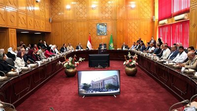 محافظ الإسماعيلية يكرم المشاركين في مهرجان المانجو