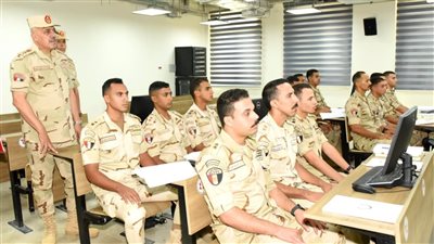الفريق أحمد خليفة يتفقد المنظومة التعليمية بالمعاهد العسكرية التخصصية