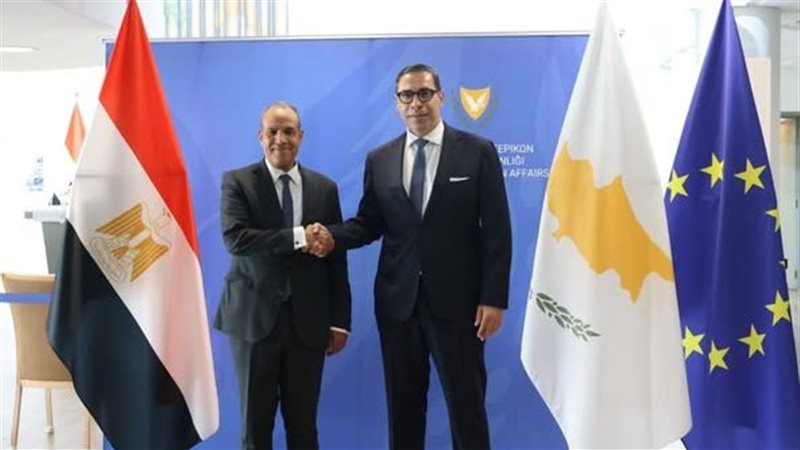  وزير الخارجية ونظيره القبرصي يبحثان القضايا الإقليمية