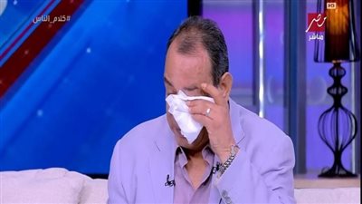 صلاح الشرنوبي ينهار باكيًا على الهواء خلال حديثه عن وفاة نجله محمد
