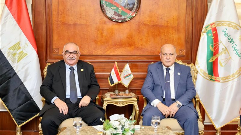 رئيس هيئة قضايا الدولة يهنئون المستشار محمد الشناوي بمناسبة 