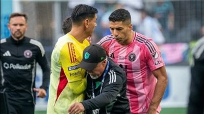 هداف لا يهدأ.. لويس سواريز يعود لعناوين الإيقاف بعد بصق جديد