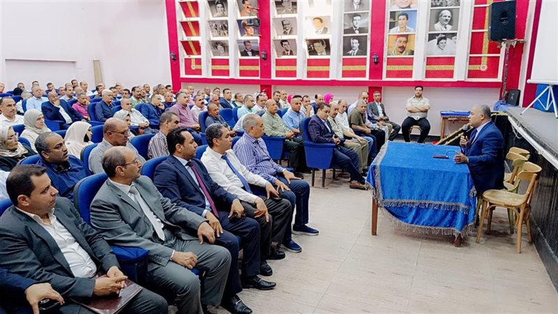 وكيل وزارة تعليم الفيوم اثناء اللقاء