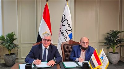 باستثمارات 35.2 مليون دولار.. توقيع عقد مشروع لصناعة الملابس الجاهزة بالقنطرة غرب