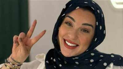 والدها الأبرز.. ردود فعل الفنانين على ارتداء أسما شريف منير الحجاب