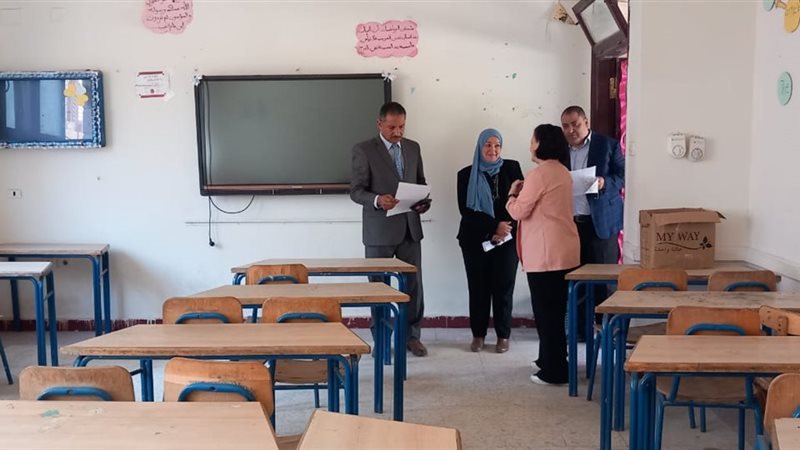 وكيل وزارة التعليم بالفيوم أثناء اللقاء