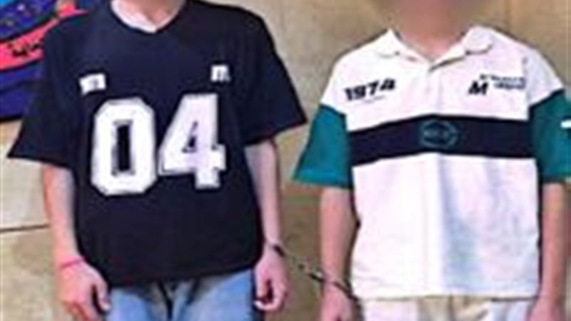 المتهمان عقب القبض عليهما