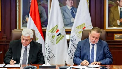 الشروط الكاملة للتقديم على منح دراسية للطلاب المتفوقين غير القادرين