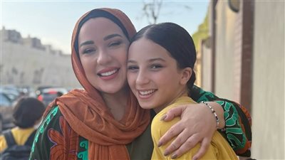 بعد حلق رأسها.. ما السبب وراء ارتداء أسما شريف منير الحجاب؟