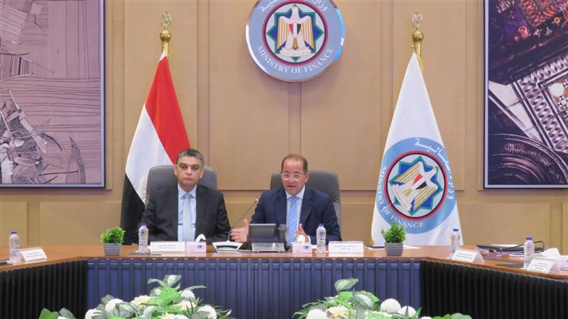وزير المالية ورئيس هيئة الشراء الموحد