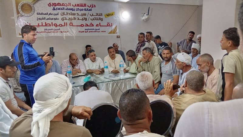 اثناء لقاء خدمة المواطنيين