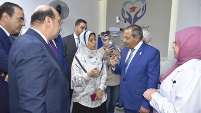 صرح طبي جديد.. محافظ بورسعيد يفتتح التشغيل التجريبي لمستشفى الجامعة | صور