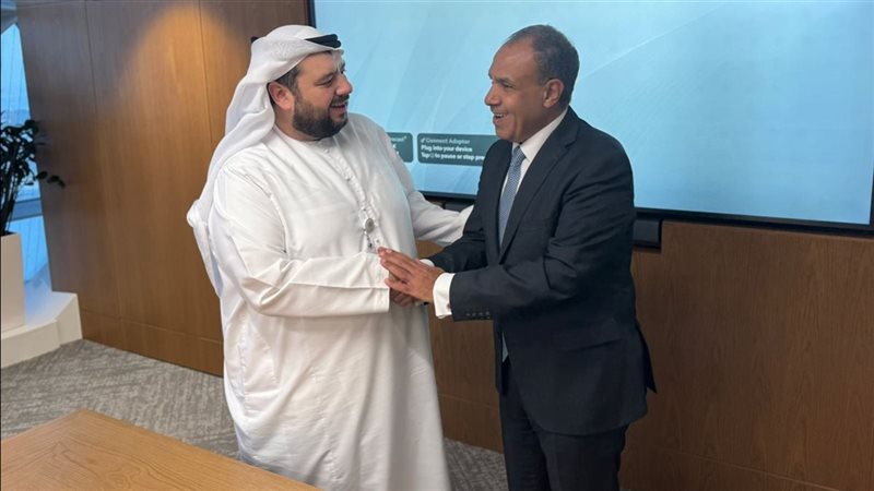 وزير الخارجية يلتقي وزير الاستثمار بدولة الإمارات