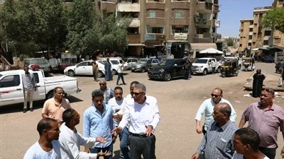 محافظ أسوان يقود حملة موسعة لإزالة الإشغالات بميدان النفق