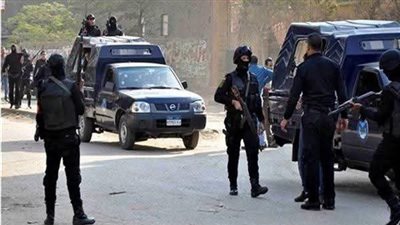 ضبط أسلحة نارية وبيضاء ومواد مخدرة بحوزة عناصر إجرامية فى أسوان 