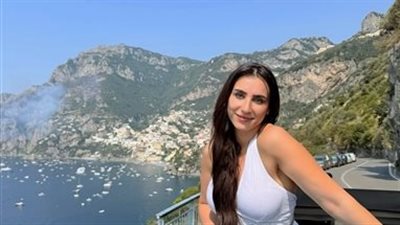 هلا السعيد تستمع بإجازتها الصيفية بإطلالة مختلفة