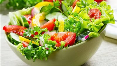 السلطة البسيطة.. سر غذائي يكشف فوائد غير متوقعة لصحة الإنسان