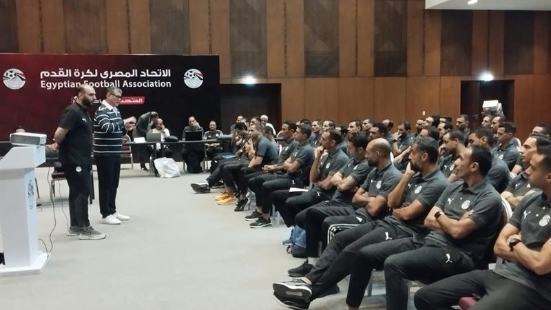 أوسكار رويز يجتمع بحكام الدورى الممتاز