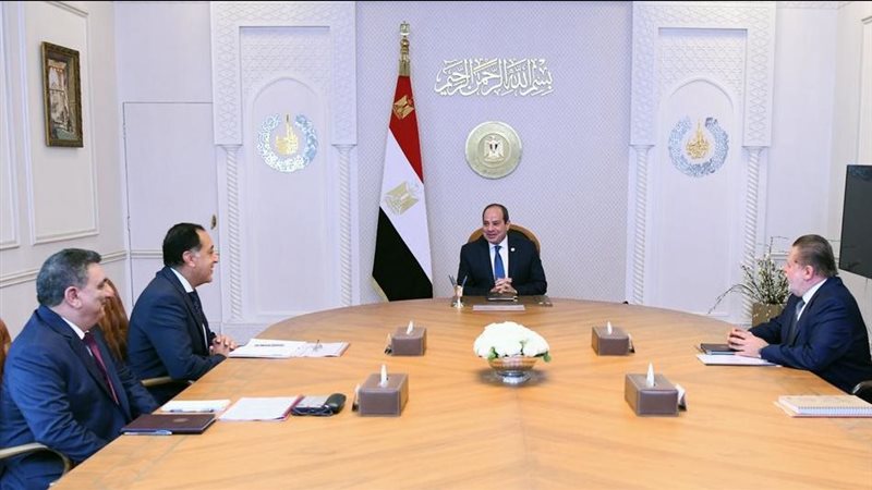 الرئيس السيسي ورئيس الوزراء ومحافظ البنك المركزي