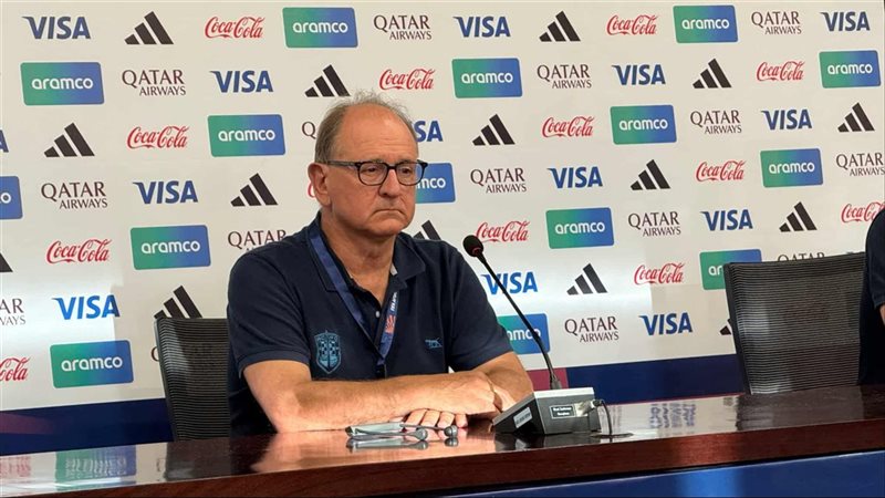 بول بوسا المدير الفني لنادي أوكلاند سيتي النيوزيلندي